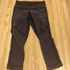 Like new size 4 Lululemon crop leggings